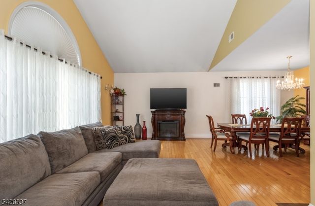 71 Parker Ave, Hawthorne Boro, NJ 07506