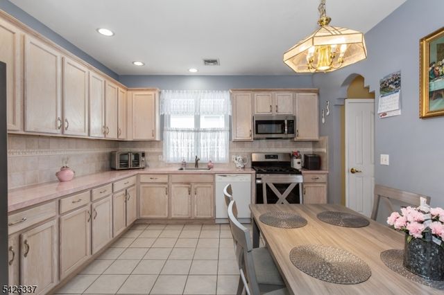 71 Parker Ave, Hawthorne Boro, NJ 07506