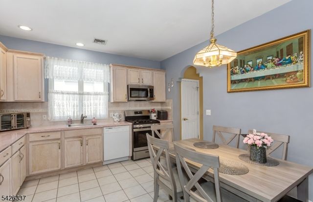 71 Parker Ave, Hawthorne Boro, NJ 07506