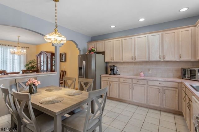 71 Parker Ave, Hawthorne Boro, NJ 07506