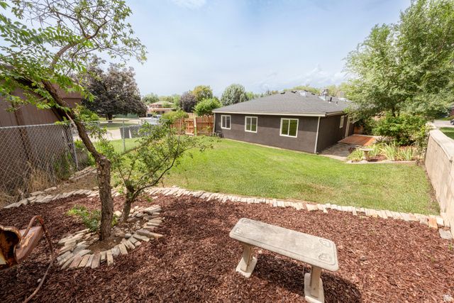 1893 E WELLINGTON CIR, Holladay, UT 84117