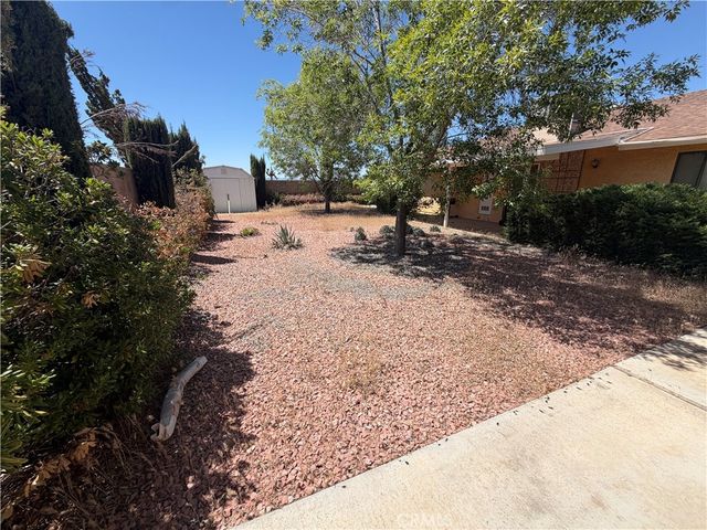 15976 Acoma, Apple Valley, CA 92307
