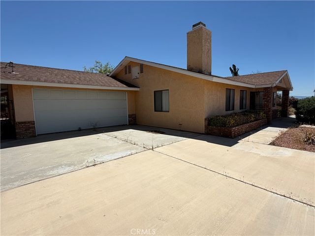 15976 Acoma, Apple Valley, CA 92307