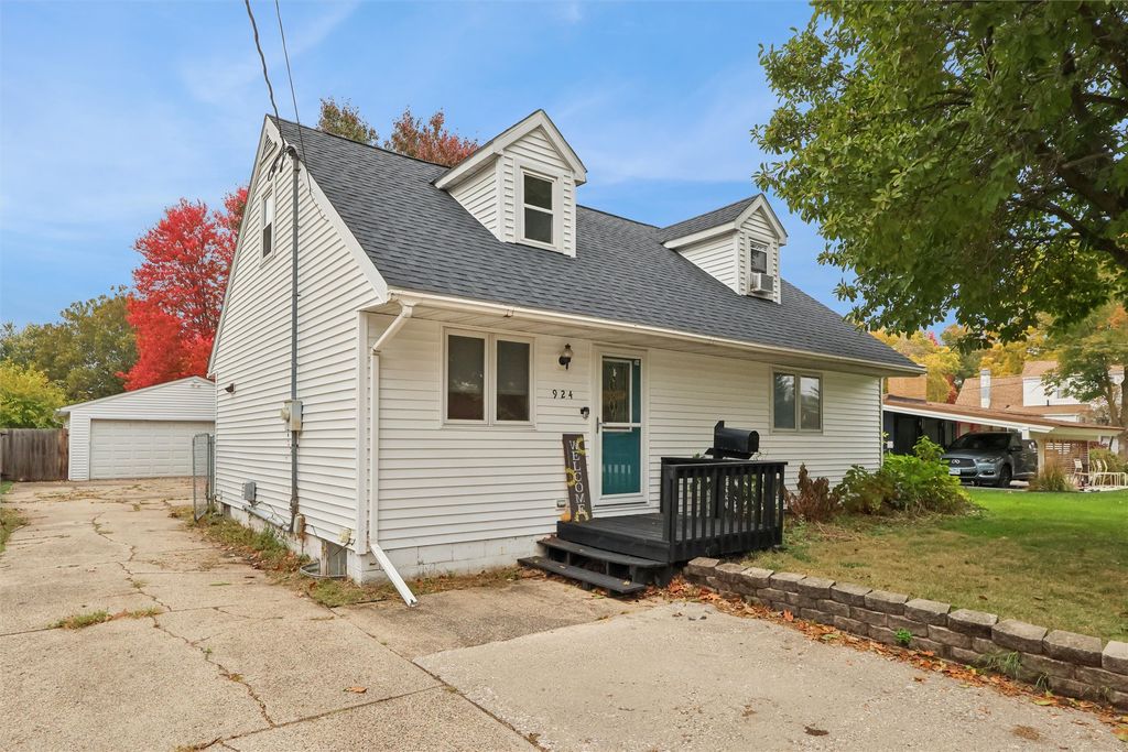 924 13th Street, West Des Moines, IA 50265