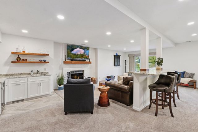 18002 Judicial Way N, Lakeville, MN 55044