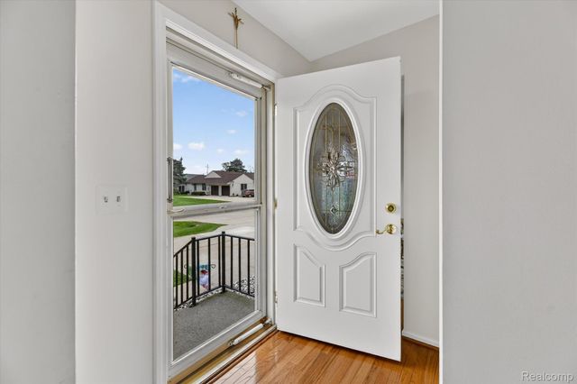10044 Arlington Circle 145, Green Oak Township, MI 48178