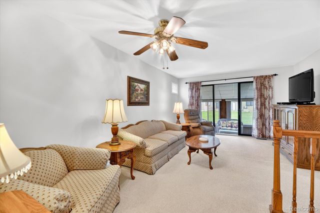10044 Arlington Circle 145, Green Oak Township, MI 48178
