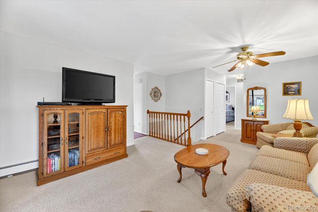 10044 Arlington Circle 145, Green Oak Township, MI 48178