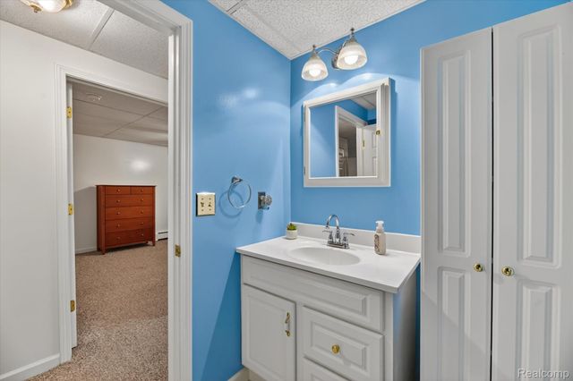 10044 Arlington Circle 145, Green Oak Township, MI 48178