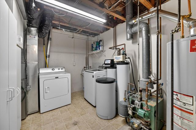 10044 Arlington Circle 145, Green Oak Township, MI 48178