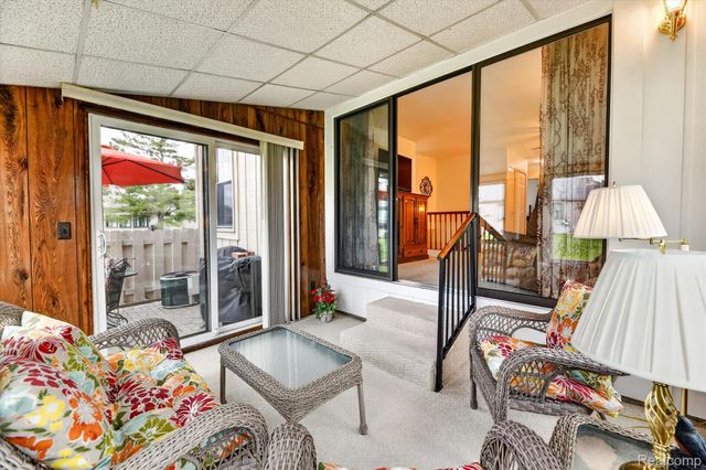 10044 Arlington Circle 145, Green Oak Township, MI 48178