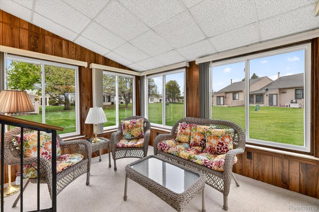 10044 Arlington Circle 145, Green Oak Township, MI 48178