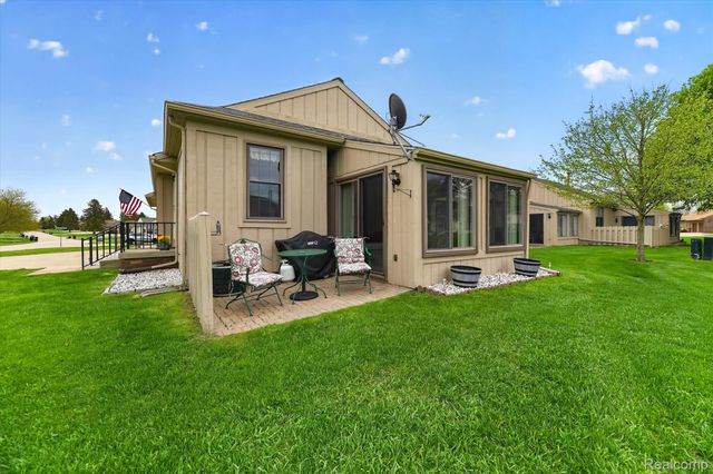 10044 Arlington Circle 145, Green Oak Township, MI 48178
