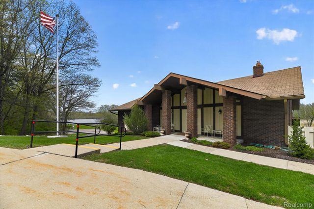 10044 Arlington Circle 145, Green Oak Township, MI 48178