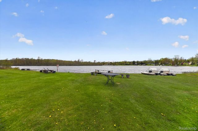 10044 Arlington Circle 145, Green Oak Township, MI 48178