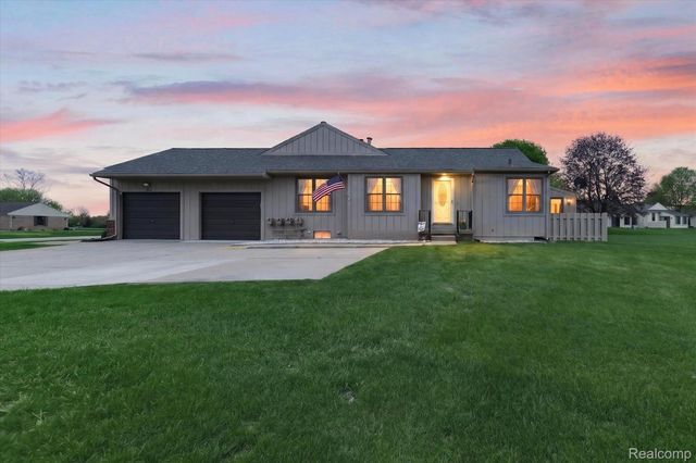 10044 Arlington Circle 145, Green Oak Township, MI 48178