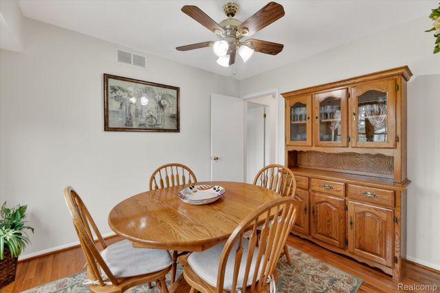 10044 Arlington Circle 145, Green Oak Township, MI 48178