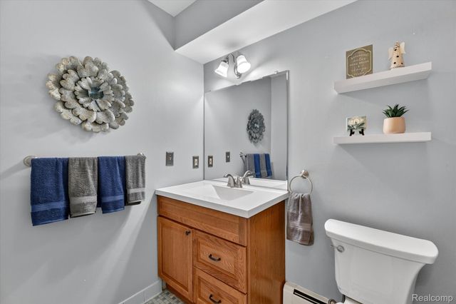 10044 Arlington Circle 145, Green Oak Township, MI 48178