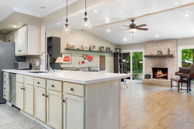 8406 Seminary Ridge DR, Austin, TX 78745