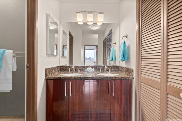 55 S Kukui Street D1314, Honolulu, HI 96813