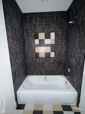 5463 Rip Tideroad, Idaho Falls, ID 83404