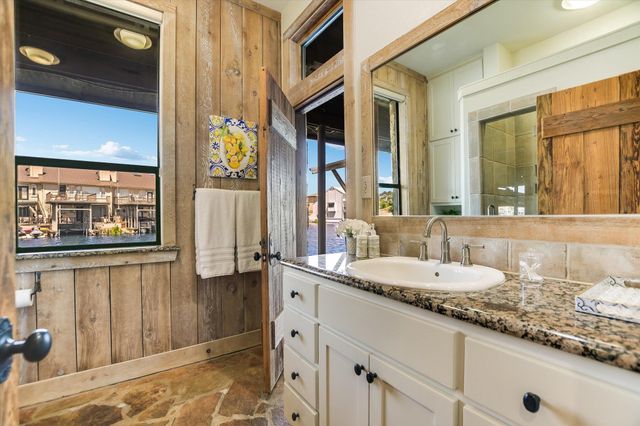102 Bunny Run, Horseshoe Bay, TX 78657