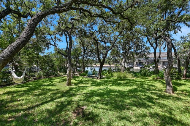 102 Bunny Run, Horseshoe Bay, TX 78657