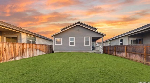13023 Red Elks Lks, St Hedwig, TX 78152