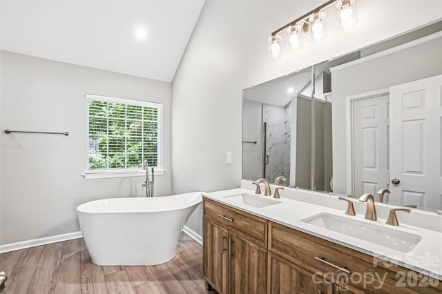 5012 Eagle Creek Drive, Charlotte, NC 28269