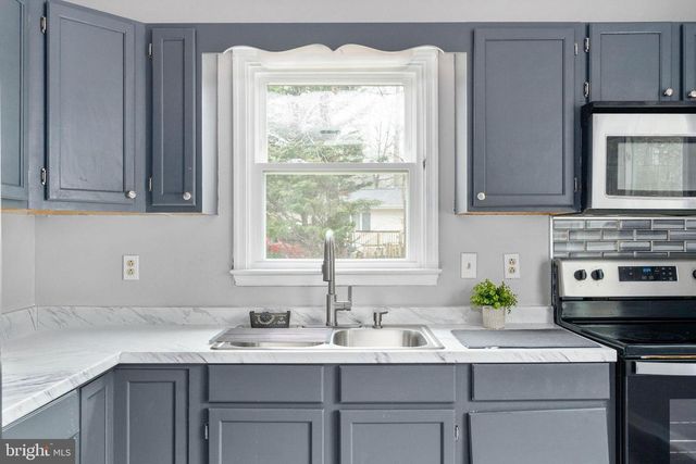 100 AMERICAN DR, Ruther Glen, VA 22546