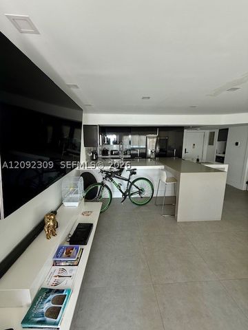7135 Collins Ave 814, Miami Beach, FL 33141