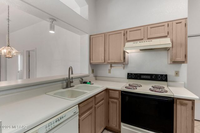 3420 S Crown Dancer Drive, Tucson, AZ 85730