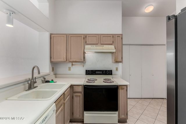 3420 S Crown Dancer Drive, Tucson, AZ 85730