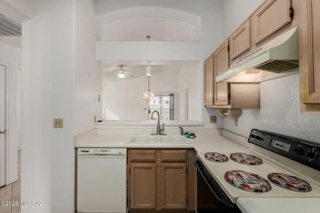 3420 S Crown Dancer Drive, Tucson, AZ 85730