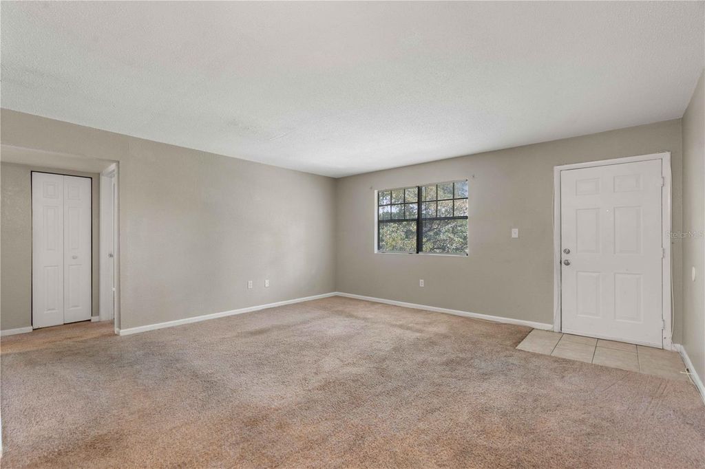 Image 4 of property listing at 204 PINE TULIP COURT 201, Tampa, FL 33612