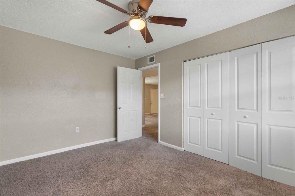 Image 8 of property listing at 204 PINE TULIP COURT 201, Tampa, FL 33612