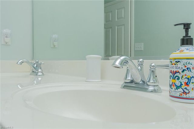 5613 Birkdale Drive, Lexington, NC 27295