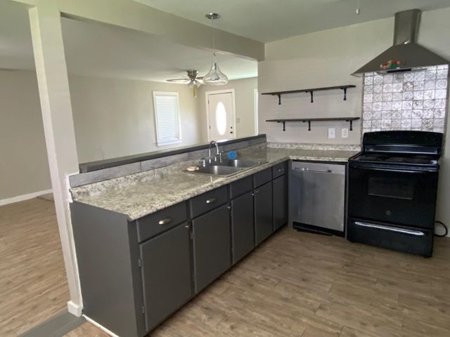 207 E 5th Street, Sundown, TX 79372