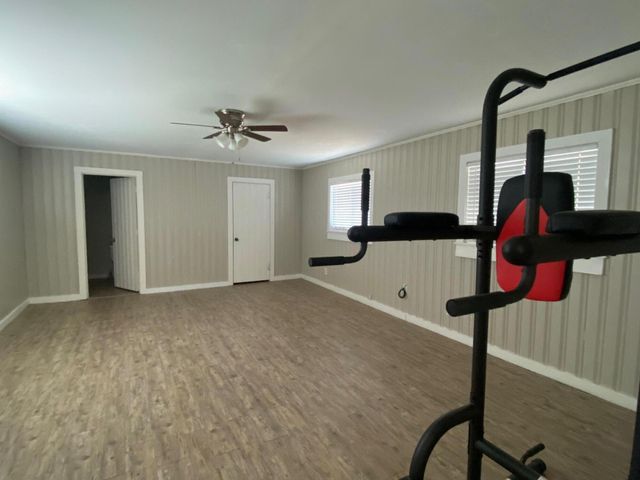 207 E 5th Street, Sundown, TX 79372