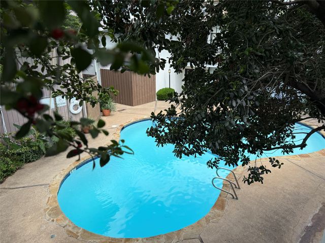 2627 Douglas Avenue 211, Dallas, TX 75219