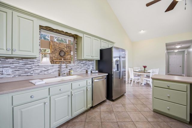 11102 London Lane, Apison, TN 37302