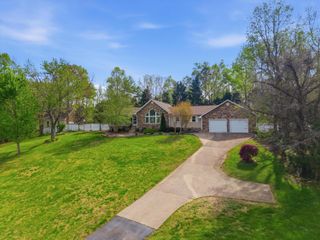 11102 London Lane, Apison, TN 37302