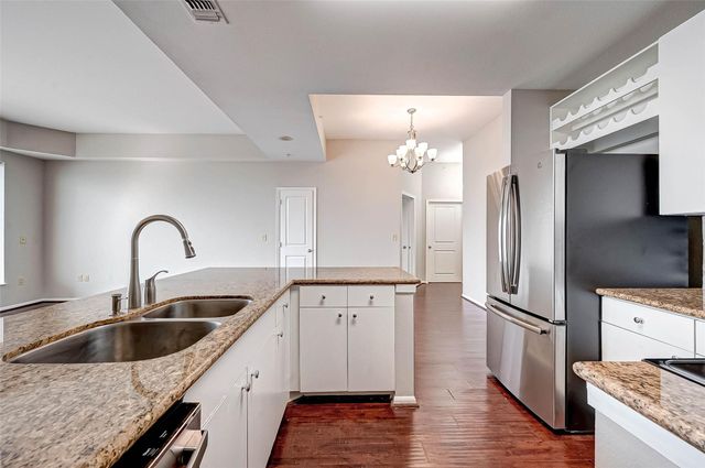 3505 Sage Road 2106, Houston, TX 77056