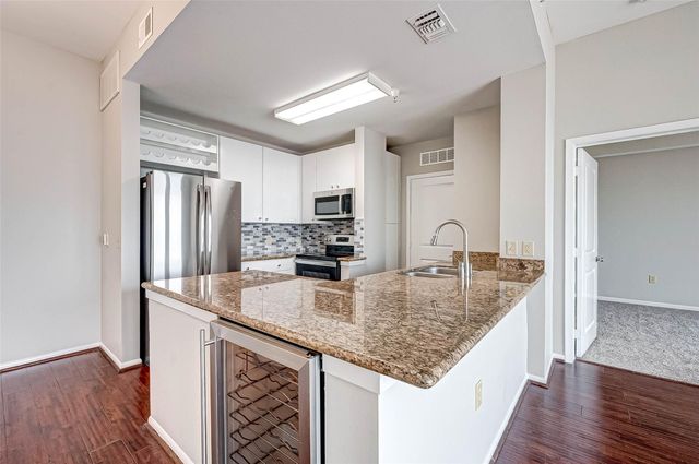 3505 Sage Road 2106, Houston, TX 77056