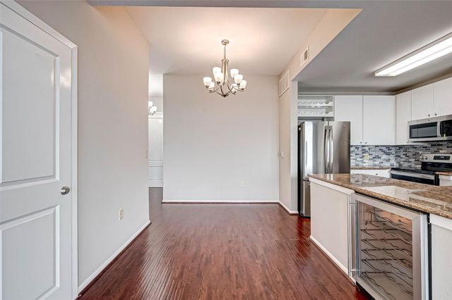 3505 Sage Road 2106, Houston, TX 77056