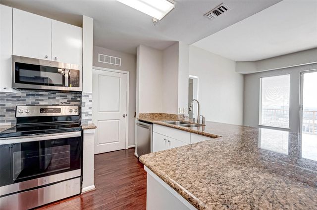 3505 Sage Road 2106, Houston, TX 77056