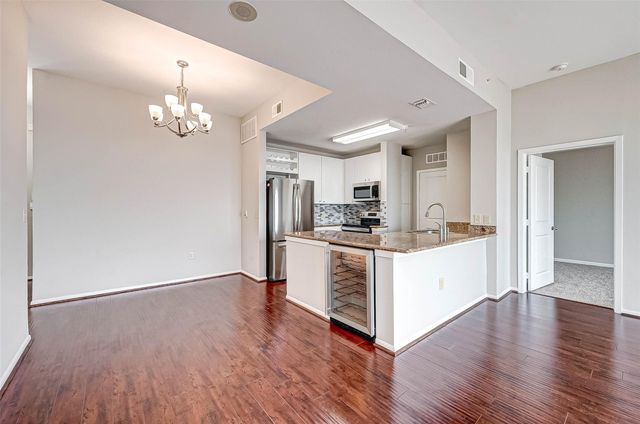 3505 Sage Road 2106, Houston, TX 77056
