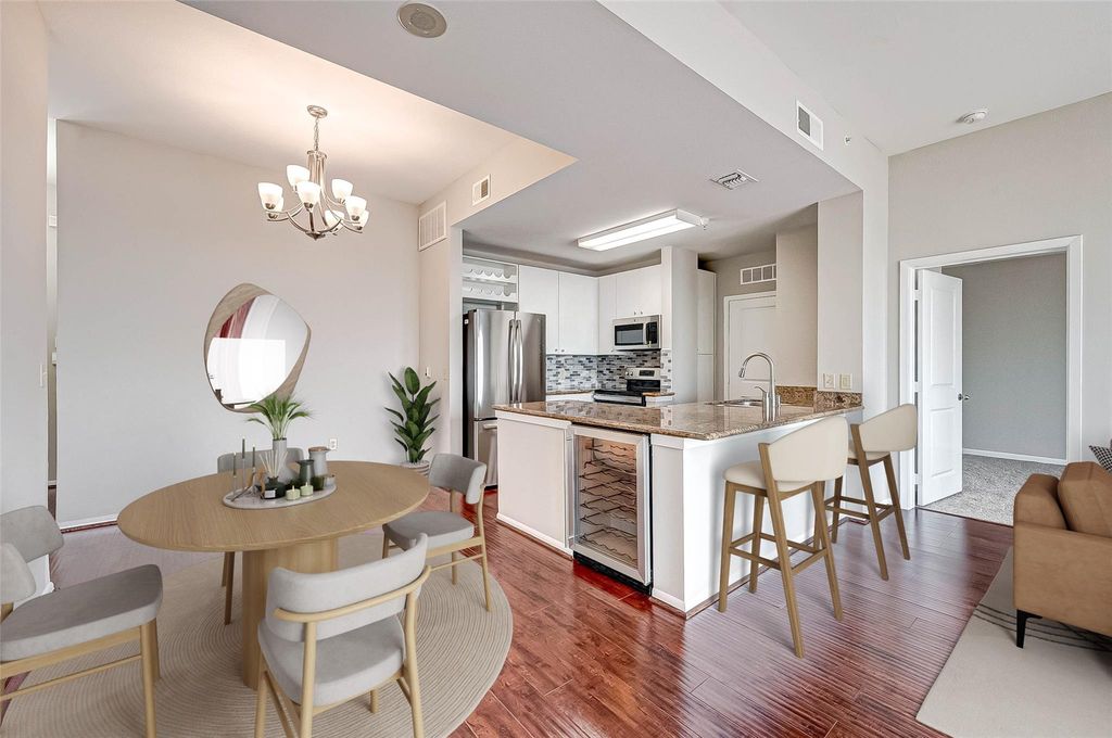 3505 Sage Road 2106, Houston, TX 77056