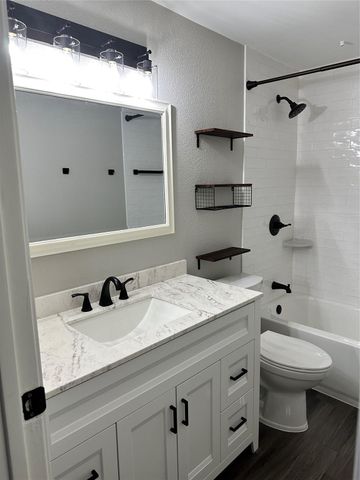 10855 Meadowglen Lane 711, Houston, TX 77042