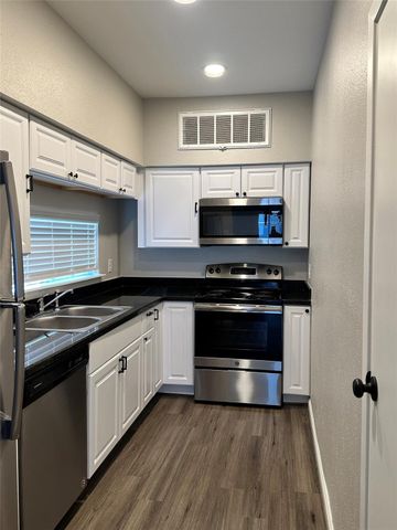 10855 Meadowglen Lane 711, Houston, TX 77042